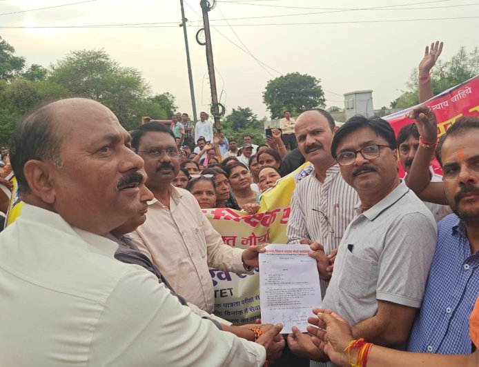 अनूपपुर में अध्यापक संघ ने खोला मोर्चा, मांगे पूरी न होने पर दी आंदोलन की चेतावनी