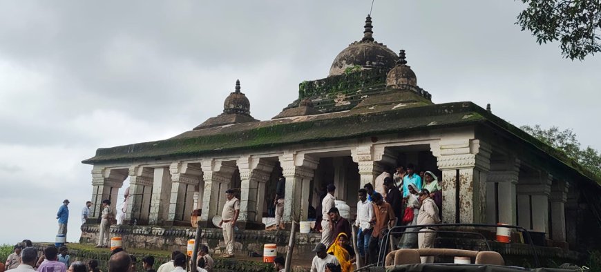 जंगल के बीच आस्था का केंद्र बांधवाधीश मंदिर, जन्माष्टमी पर गूंजे जयकारे; रखरखाव को लेकर विधायक ने उठाई आवाज