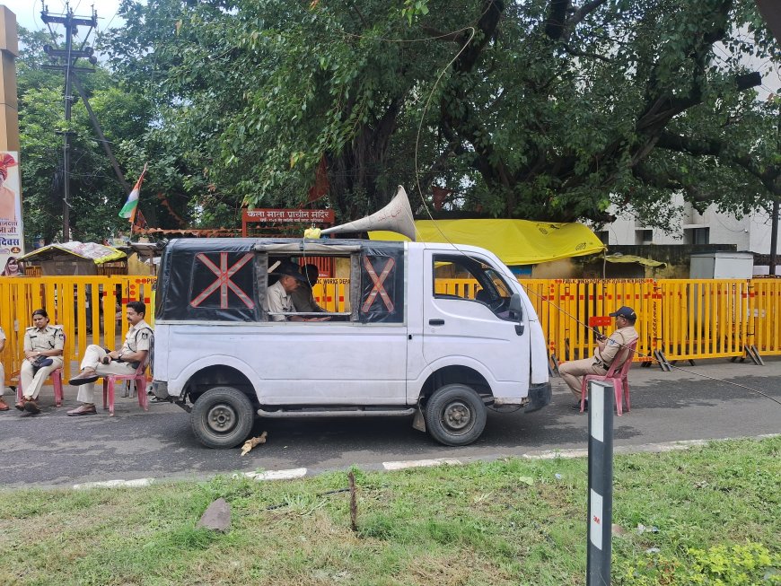 अजाक्स अध्यक्ष पद को लेकर विवाद गहराया, कार्यालय के बाहर पुलिस ने की नाकेबंदी
