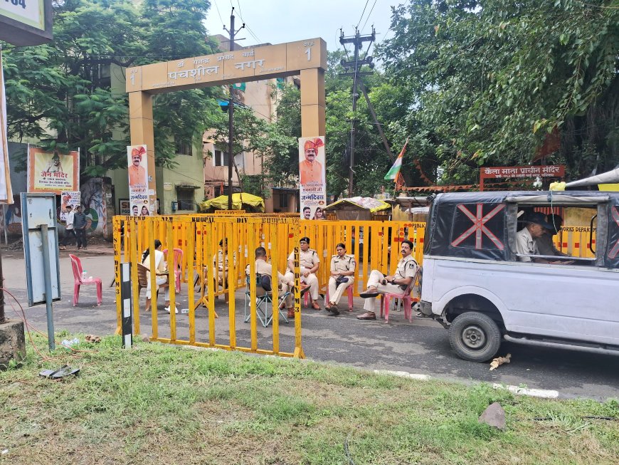 अजाक्स अध्यक्ष पद को लेकर विवाद गहराया, कार्यालय के बाहर पुलिस ने की नाकेबंदी