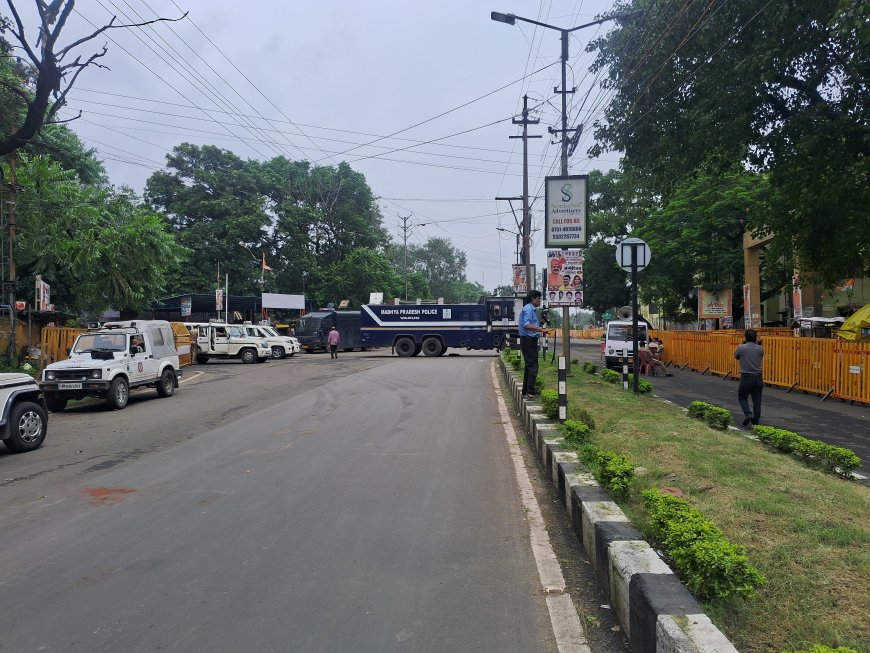 अजाक्स अध्यक्ष पद को लेकर विवाद गहराया, कार्यालय के बाहर पुलिस ने की नाकेबंदी