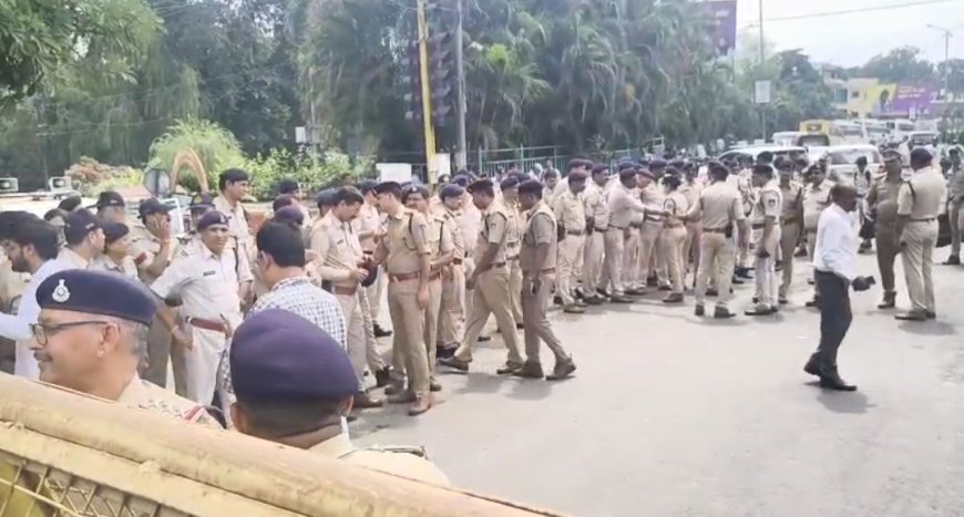 स्टाइपेंड बढ़ाने की मांग को लेकर MBBS इंटर्न डॉक्टरों का चक्का जाम, कमला पार्क रोड पर प्रदर्शन