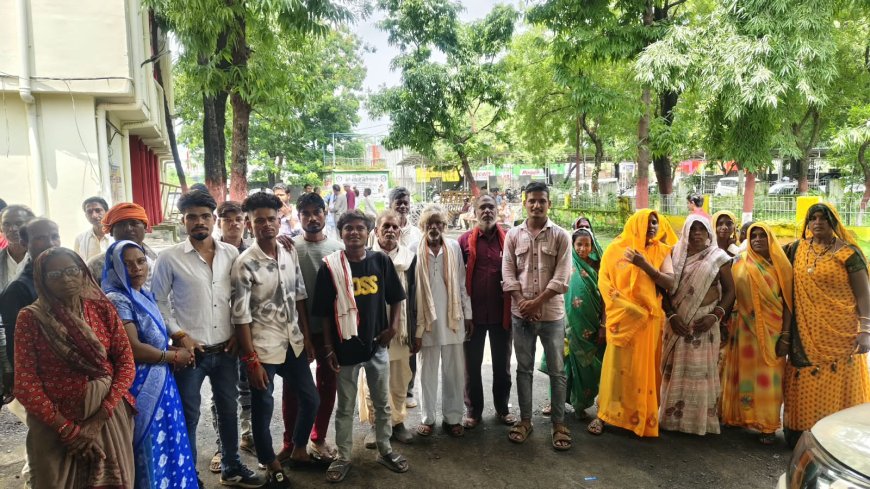 6 किमी सड़क के लिए 5 साल से गुहार, बारिश में कीचड़ से स्कूल जाते हैं बच्चे