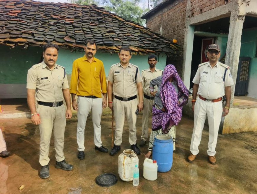 कच्ची शराब बनाते महिला पकड़ी, 1 क्विंटल महुआ लहान नष्ट