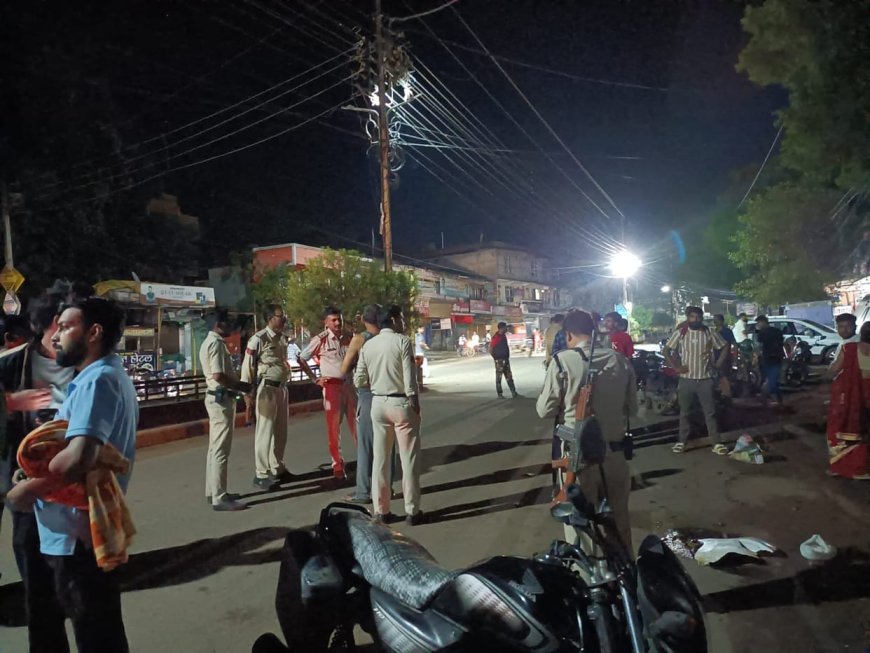 तेज रफ्तार कार ने स्कूटी को मारी टक्कर,महिला की मौत,युवक घायल