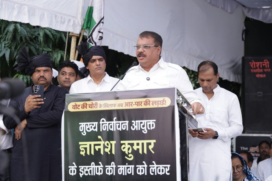 चुनाव आयोग की निष्पक्षता को लेकर कांग्रेस का प्रदर्शन, वॉटर कैनन से रोके प्रदर्शनकारी