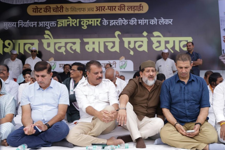 चुनाव आयोग की निष्पक्षता को लेकर कांग्रेस का प्रदर्शन, वॉटर कैनन से रोके प्रदर्शनकारी