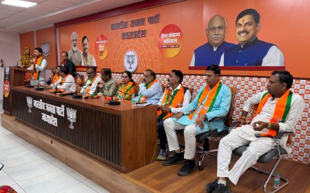 ध्रुव नारायण सिंह और आलोक संजर की मौजूदगी में अरेरा मंडल की मासिक बैठक संपन्न