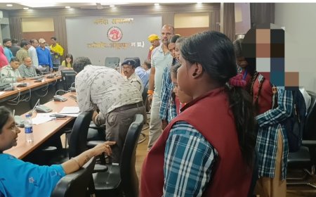 सांदीपनि विद्यालय अमगवा के छात्राओं ने कलेक्टर से लगाई गुहार