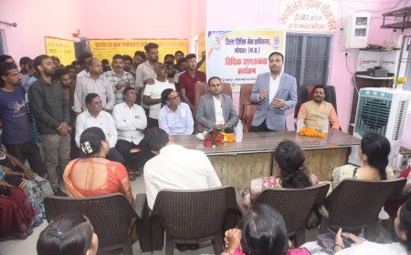 विधिक जागरूकता शिविर में ग्रामीणजनों और छात्र छात्राओं को दी कानूनी जानकारी