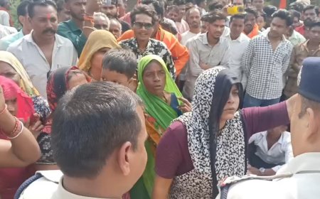 सियरमऊ में शराब दुकान हटाने की मांग पर सड़क पर उतरीं महिलाएं