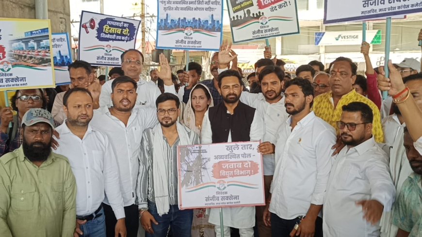 दिव्यऋषि तिवारी की मौत के विरोध में प्रदेश कांग्रेस महासचिव संजीव सक्सेना ने किया पुतला दहन