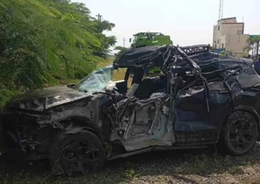 हार्वेस्टर से टकराकर पलटी कार, युवक की मौत; चालक गंभीर
