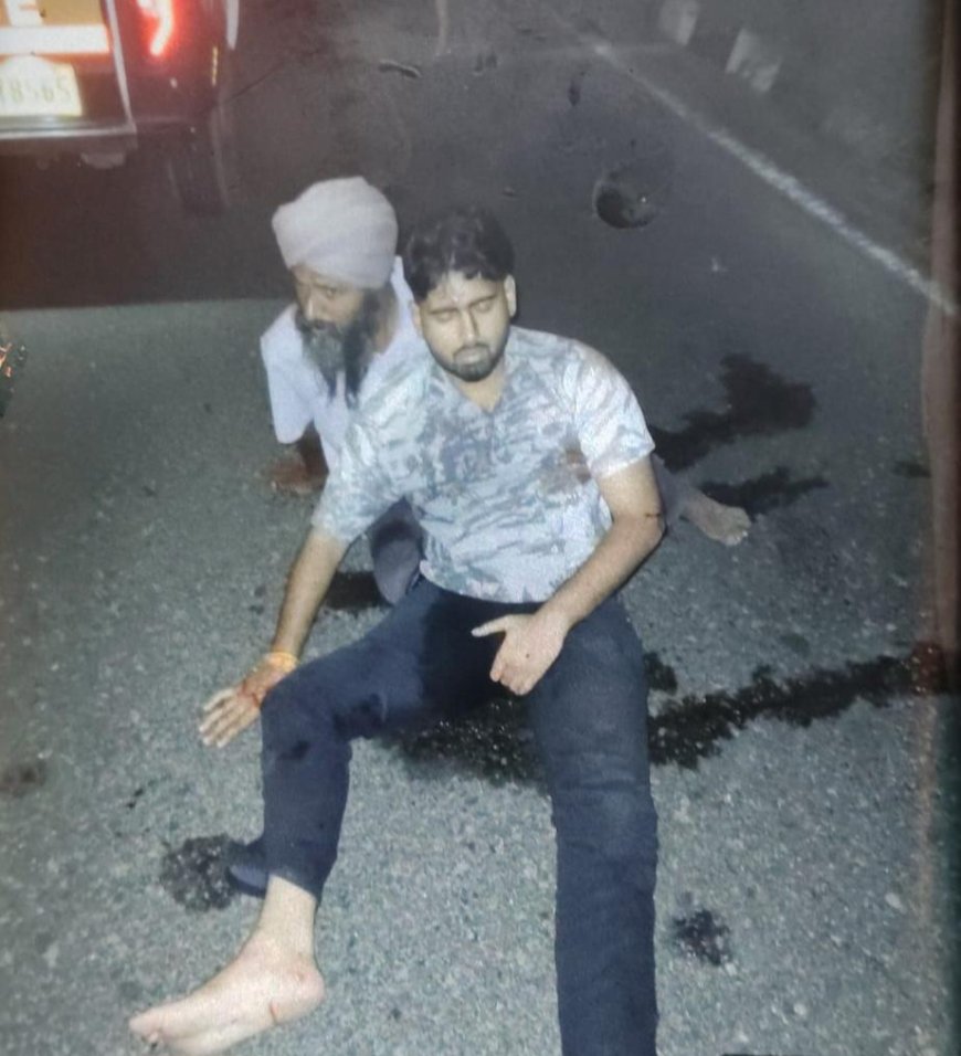 हार्वेस्टर से टकराकर पलटी कार, युवक की मौत; चालक गंभीर
