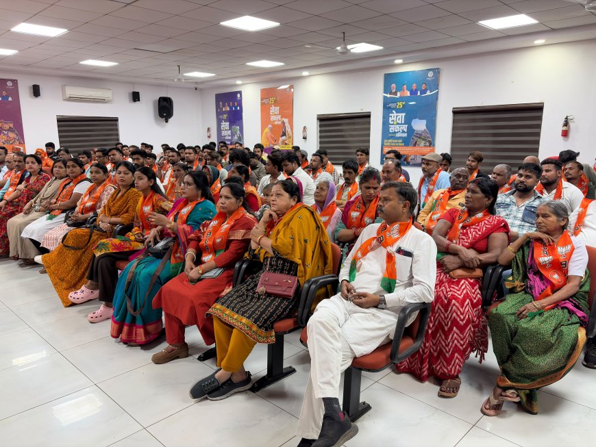 ध्रुव नारायण सिंह और आलोक संजर की मौजूदगी में अरेरा मंडल की मासिक बैठक संपन्न